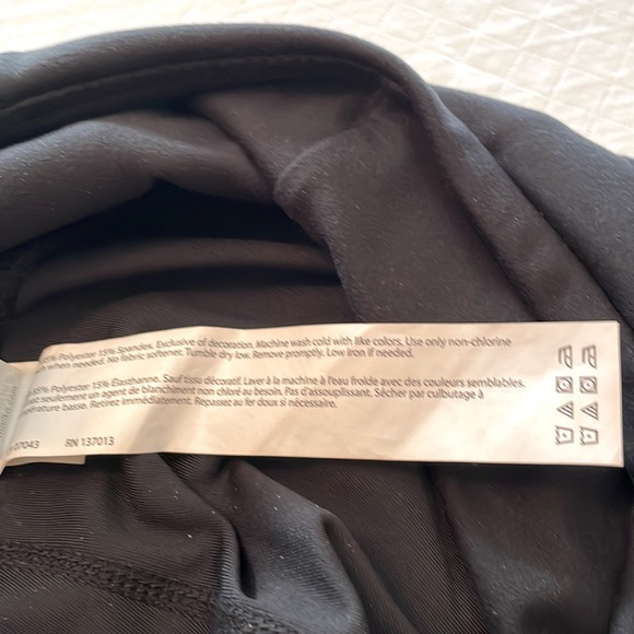 Marika size Black Medium 3/4 length leggings.  Back cell phone Pocket. - Picture 6 of 7